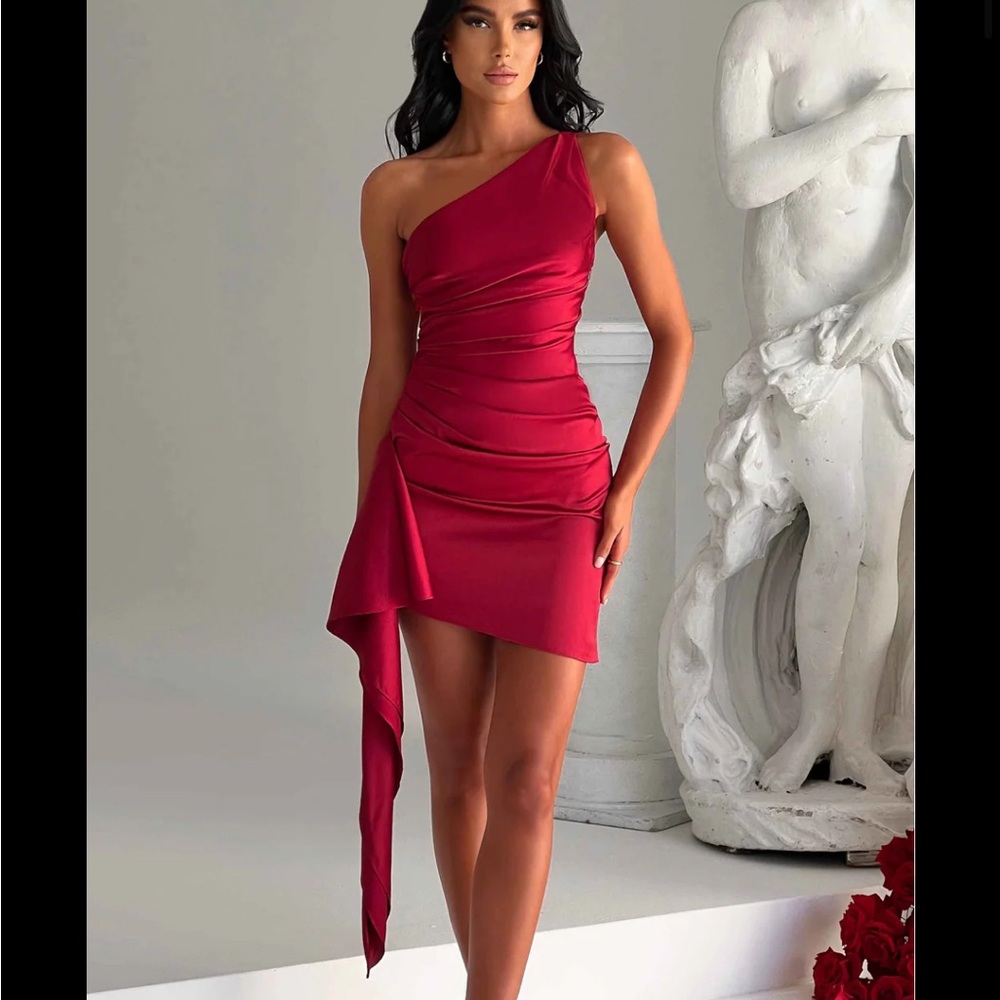 Chic One-Shoulder Red Dress